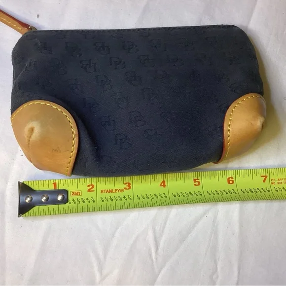 Well loved D& B make up bag needs some TLC but still could have some life - Picture 7 of 7